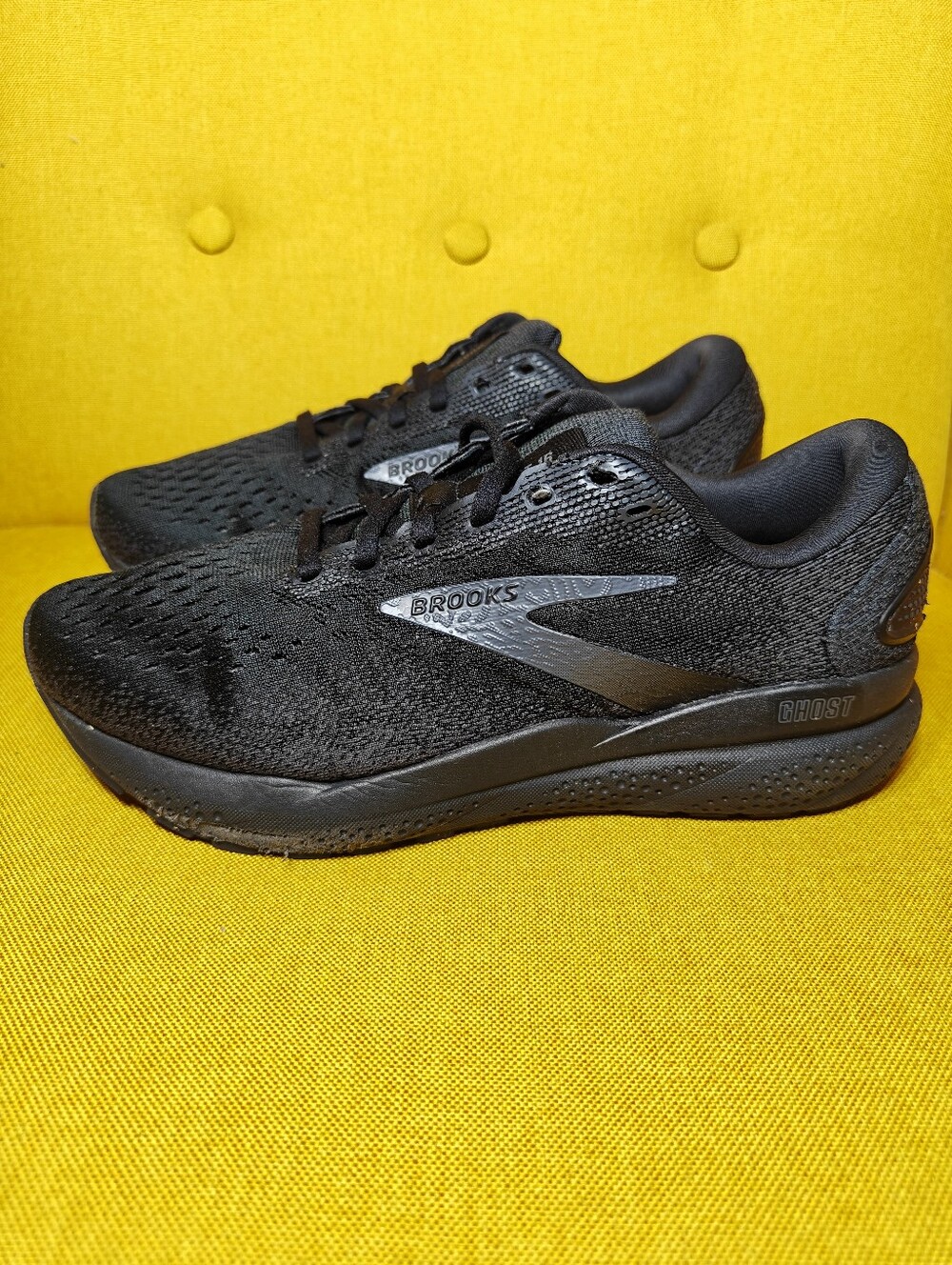 Brooks Women's Ghost 16 Lace Up Athletic Sneakers Triple Black Running Shoes 8.5